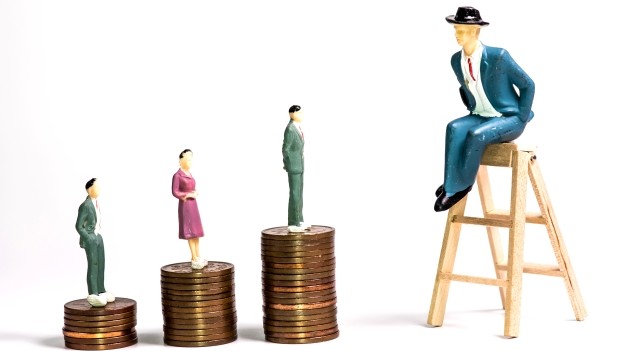 Looking at How Banks Look at You: Revolvers, Fees and Wallet Share