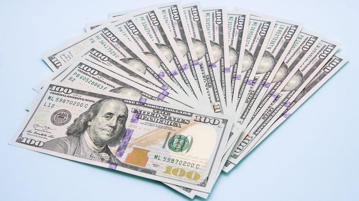 Spread Risk Awareness by Spreading the Wealth